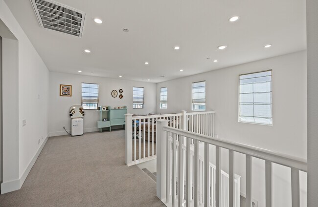 Building Photo - 135 Oakstone