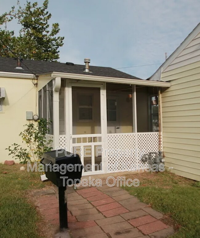 Building Photo - 2300 SW Eveningside Dr