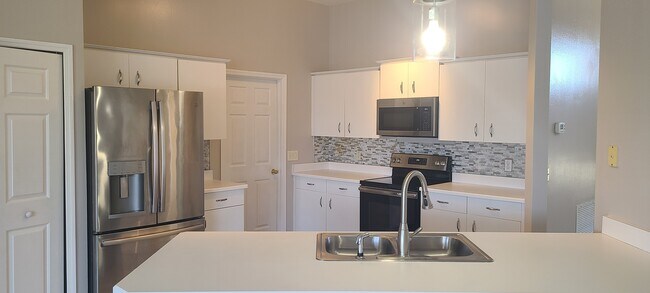 Building Photo - 6750 Ferri Cir