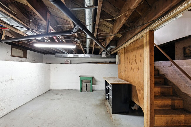 Building Photo - 5806 NE 60th Ave