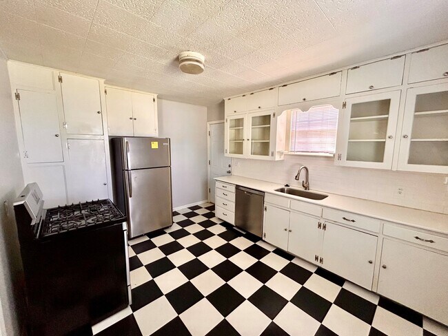 Building Photo - 2441 NW 32nd St