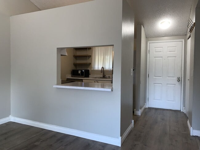 Building Photo - Elegant Auburn Condo 1Bd/1Ba