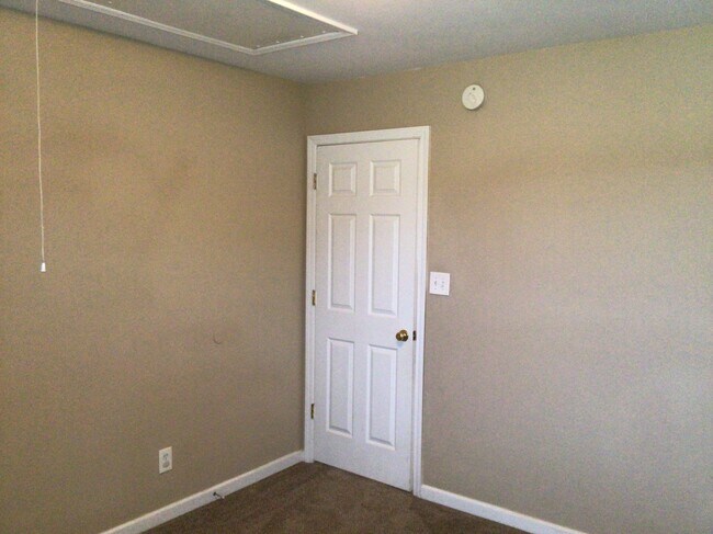 Building Photo - 555 Rockbridge Dr