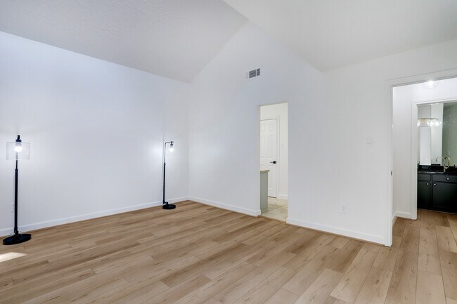 Building Photo - 138 S Timber Top Dr
