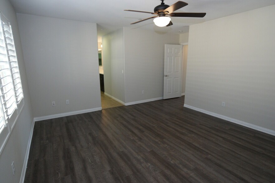 Building Photo - 13373 Shoreham Dr