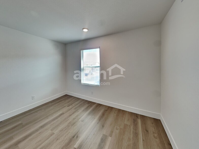 Building Photo - 10450 Bar Hbr St