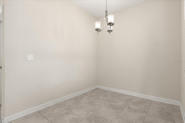 Building Photo - 9131 Cut Shot Dr