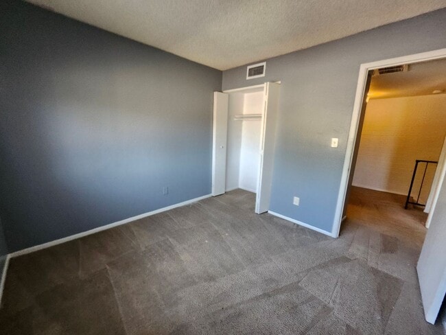 Building Photo - Charming 2-Bedroom Townhome