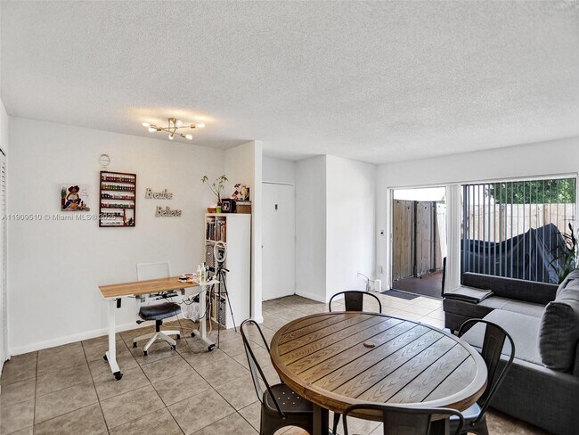 Building Photo - 4154 NW 79th Ave