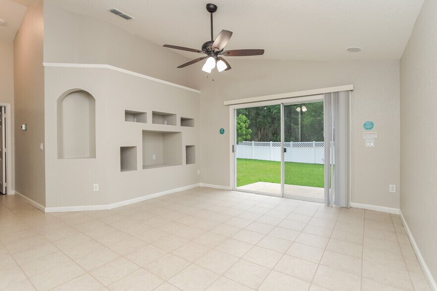 Building Photo - 2982 White Cedar Cir