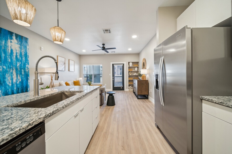 Building Photo - Casa Del Mar