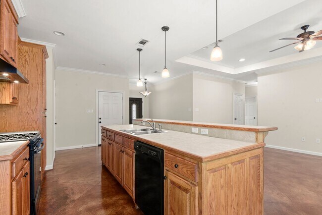 Building Photo - 3 BDR / 2 BATH Home  MOVE IN SPECIAL