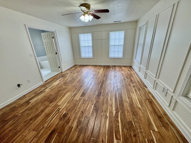 Building Photo - 362 River Point Dr