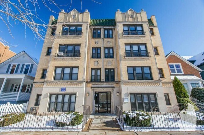 Building Photo - 1 bedroom in Chicago IL 60640