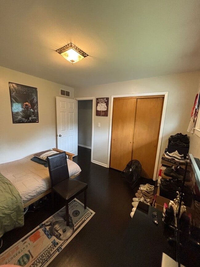 Building Photo - Spacious 3-Bedroom Home in Timmerman West,...