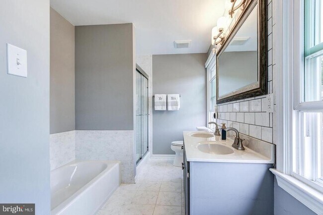 Building Photo - 4054 Norbeck Square Dr