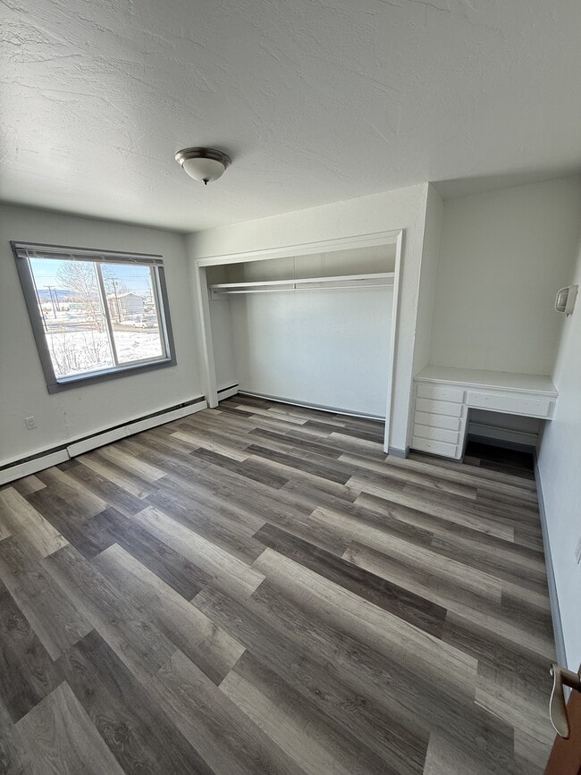 Building Photo - 827 17th Ave