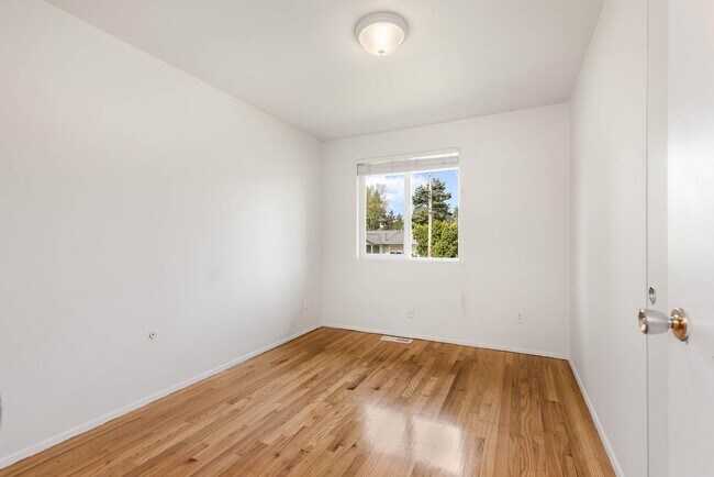 Building Photo - 16554 119th Ave SE