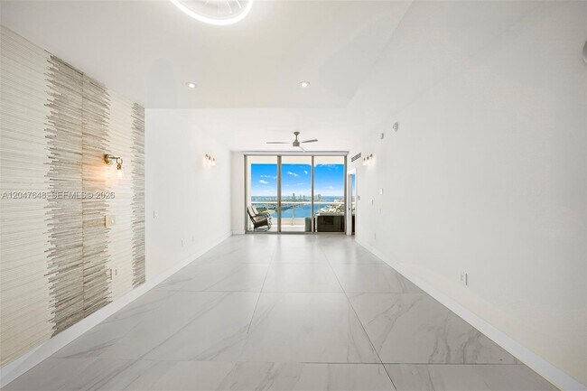 Building Photo - 900 Biscayne Blvd