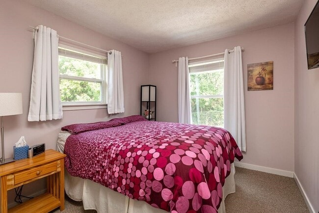 Building Photo - Updated 3 Bedroom 2.5Bath Townhouse in Harrisonburg
