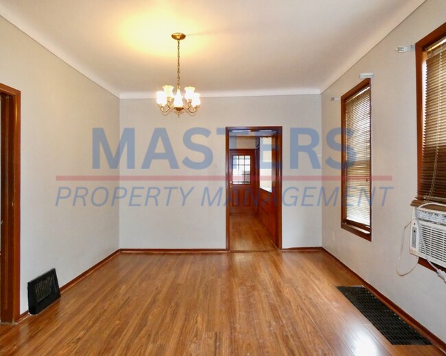 Building Photo - Spacious Rental | Convenient Central Location