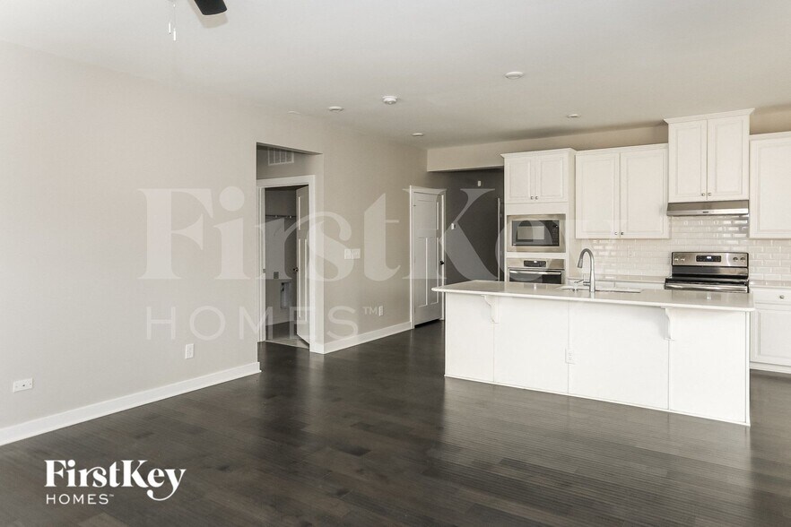 Building Photo - 6425 Brighton Park Dr