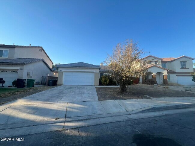 Building Photo - 2535 E Norberry St