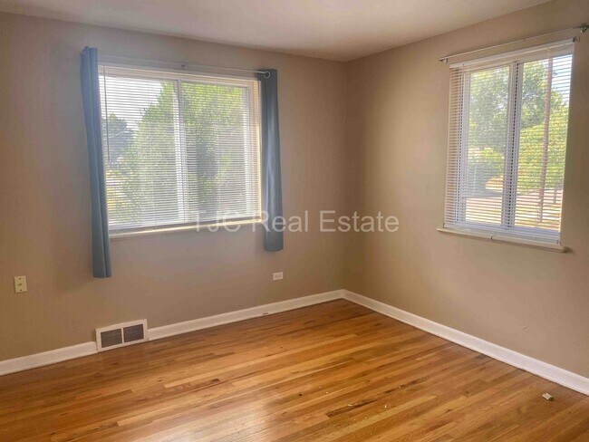 Building Photo - Central Park Home For Rent!