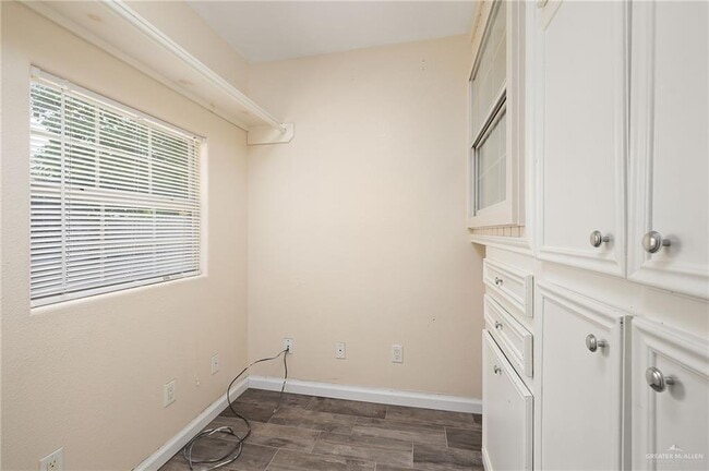 Building Photo - 19 Wisteria Ave