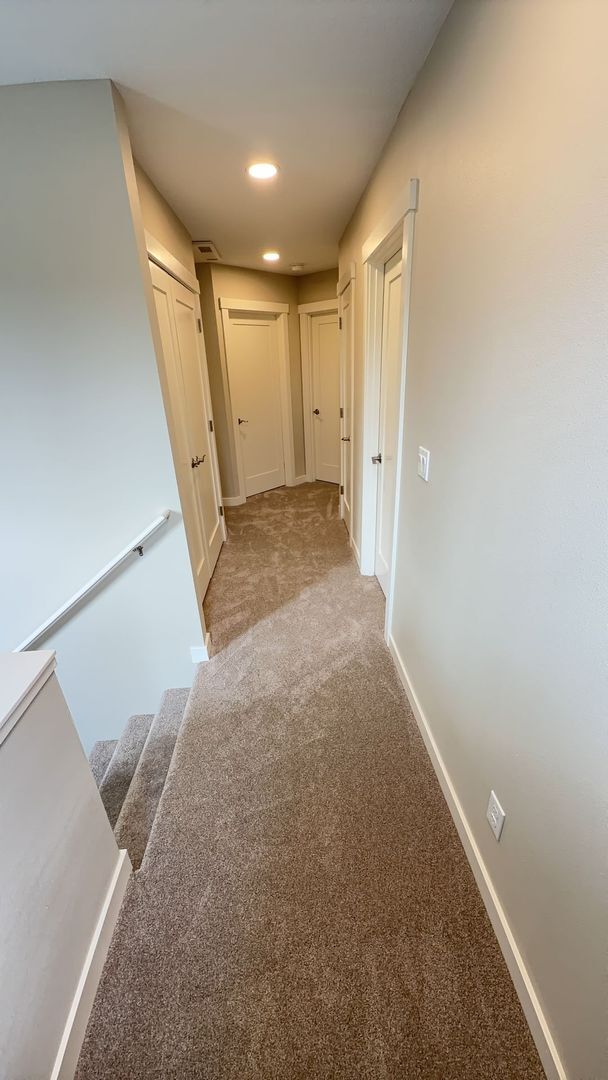 Building Photo - Chernishoff Seven Oak Luxury Duplex