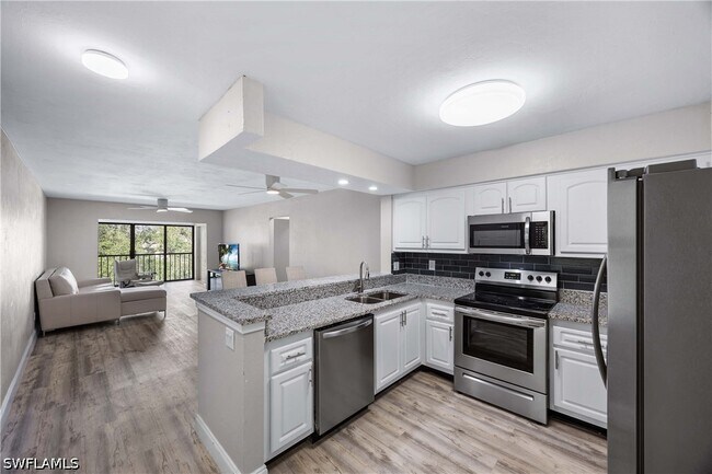 Building Photo - 228 Fox Glen Dr