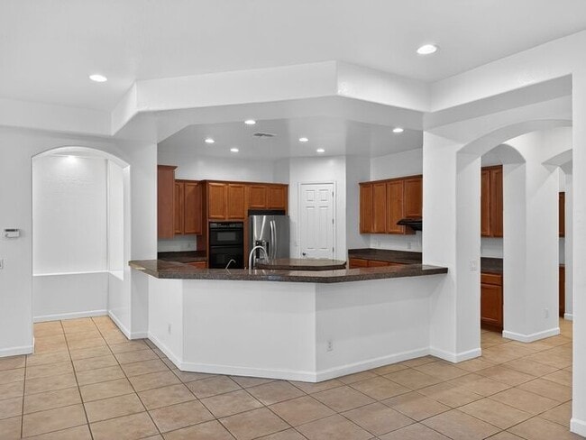 Building Photo - Spacious 3 car garage home at Paseo Trail!