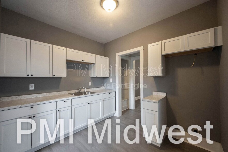 Building Photo - 22 N Euclid Ave