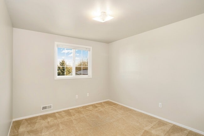 Building Photo - 4 Bedroom 1.5 Bath Home for Rent in Arlington!