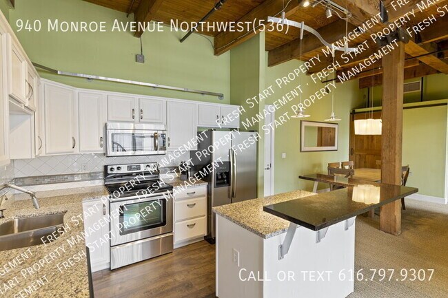 Building Photo - 940 Monroe Ave NW