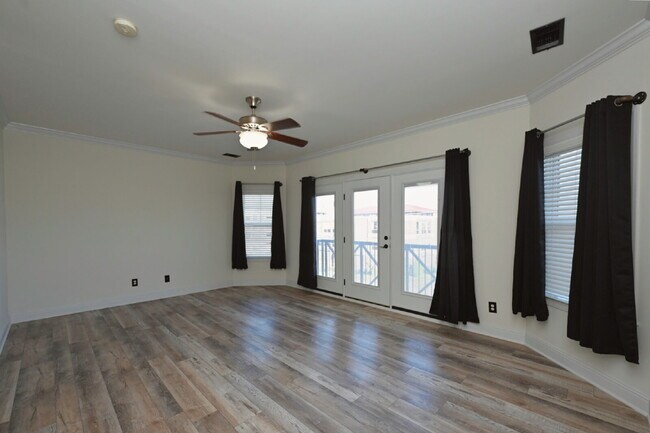 Building Photo - Spacious Germantown Gem!