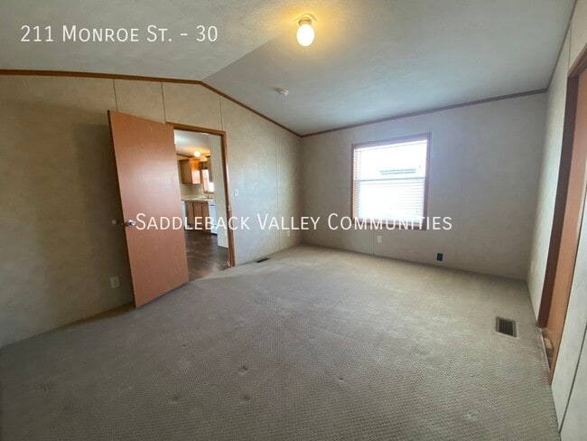 Building Photo - 211 Monroe St