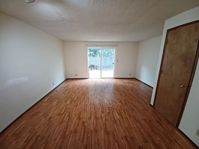 Building Photo - Gama08~1232 W 8th Ave.