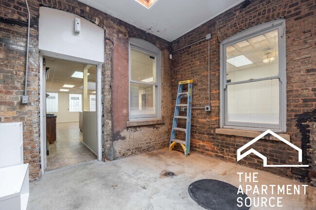 Building Photo - 3605 N Damen Ave