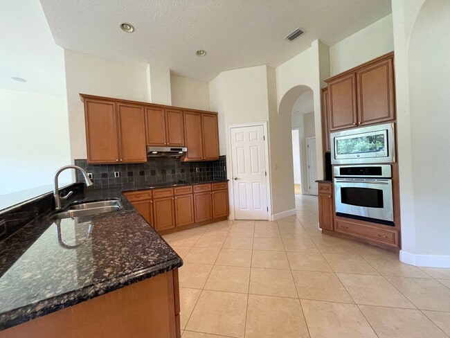 Building Photo - 1349 Whitney Isles Dr