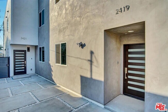 Building Photo - 2421 Cochran Ave