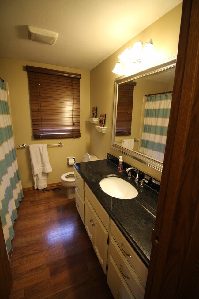 Building Photo - Entertainers dream in the heart of Eden Pr...