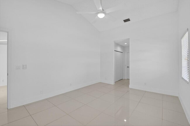 Building Photo - 488 NW 13th St