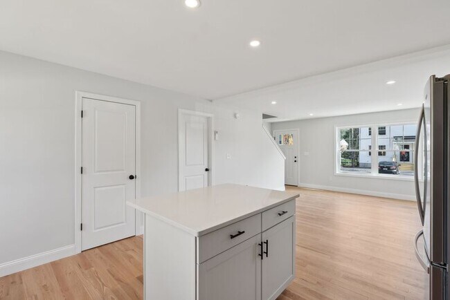 Building Photo - 8 Legacy Ln