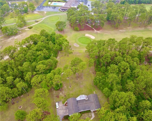 Building Photo - 28 Pine Forest Dr W