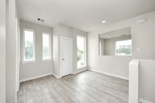 Building Photo - 4228 Bellfort Ave