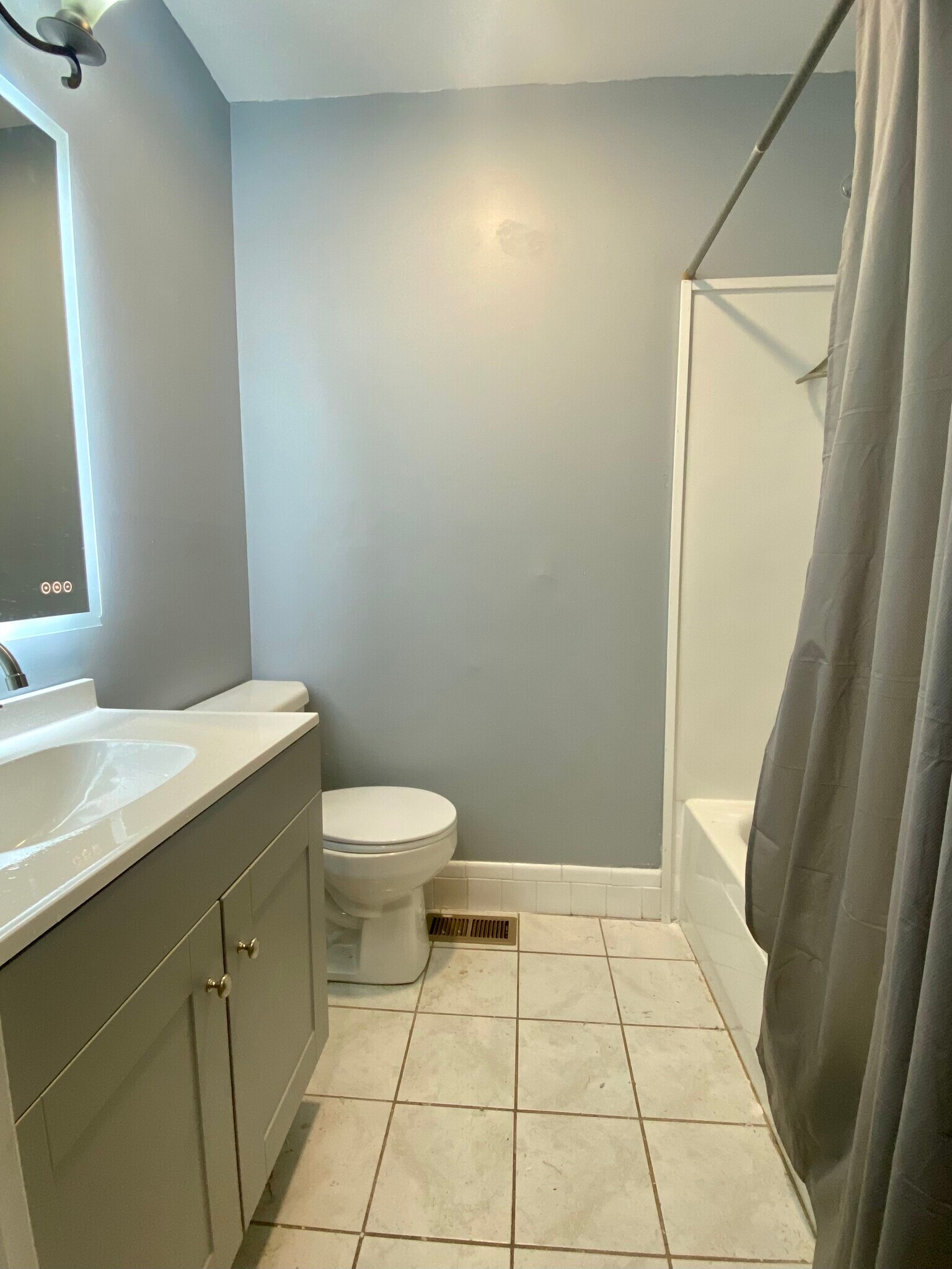 Building Photo - 9505 Tiverton Way
