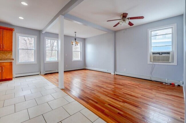 Building Photo - 1316 44th St