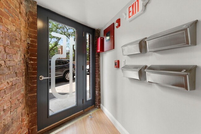 Building Photo - 152 Salem St