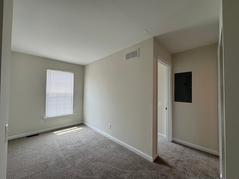 Office-Sitting Area - 1540 Artisan Ct